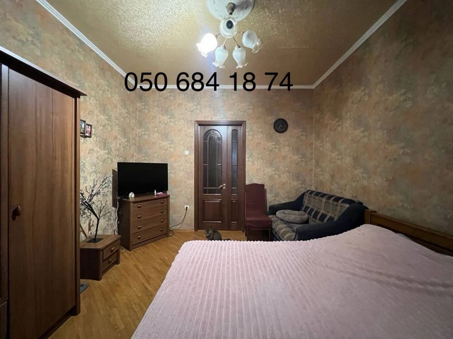 Selling a 3-room apartment (Konny Market area, Mol street)