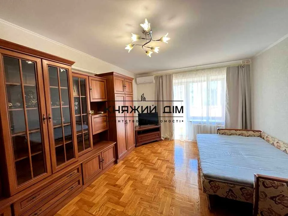 Квартира. Киев, улица Драгомынова
