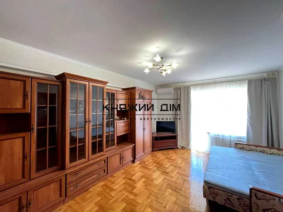 Квартира. Киев, улица Драгомынова