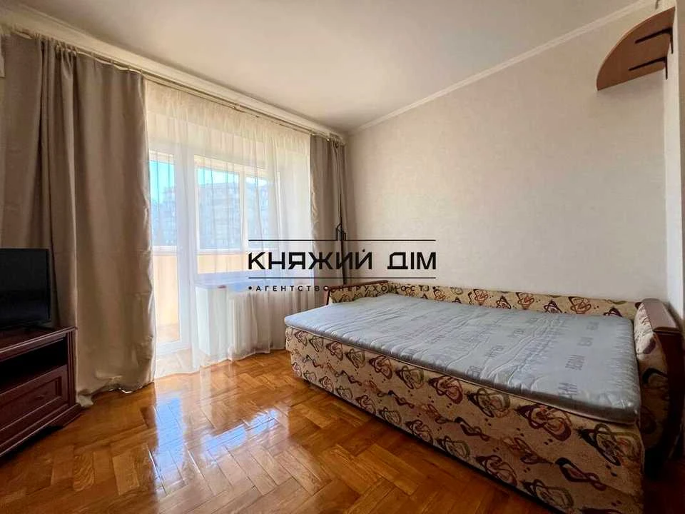 Квартира. Киев, улица Драгомынова