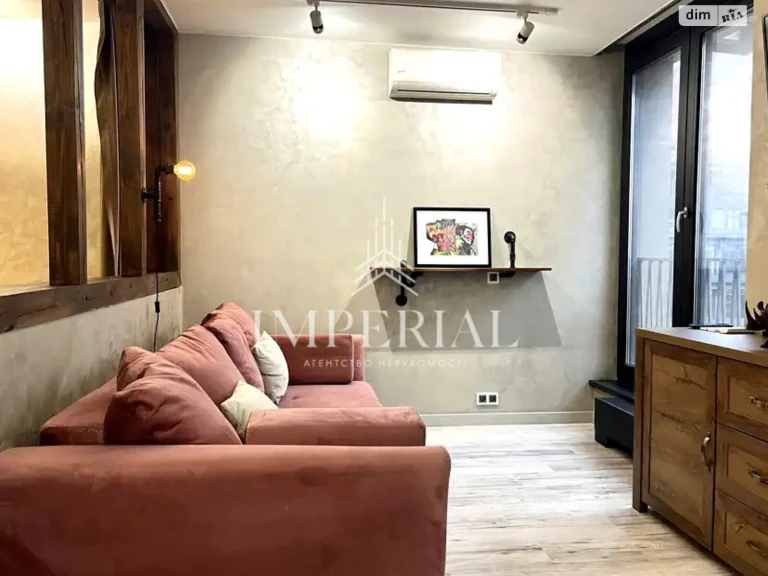 Long-Term Rental, Holosiiv