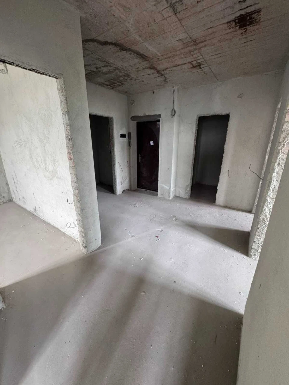 3-room apartment for sale in a completed new building on Pod Holoskom Street