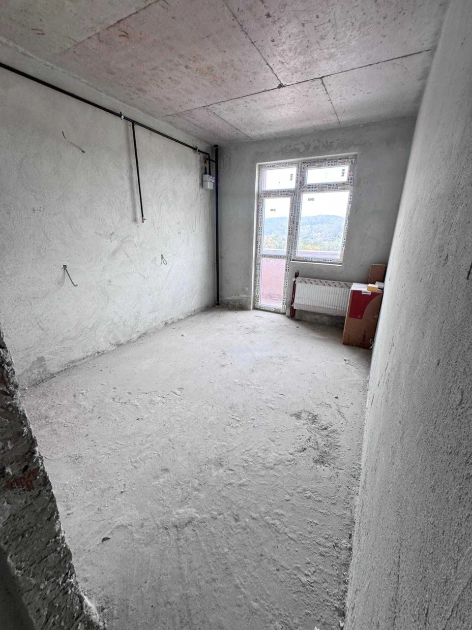 3-room apartment for sale in a completed new building on Pod Holoskom Street