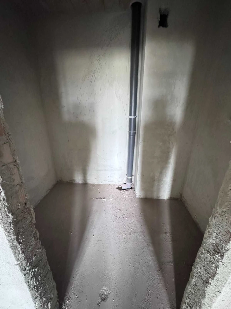 3-room apartment for sale in a completed new building on Pod Holoskom Street
