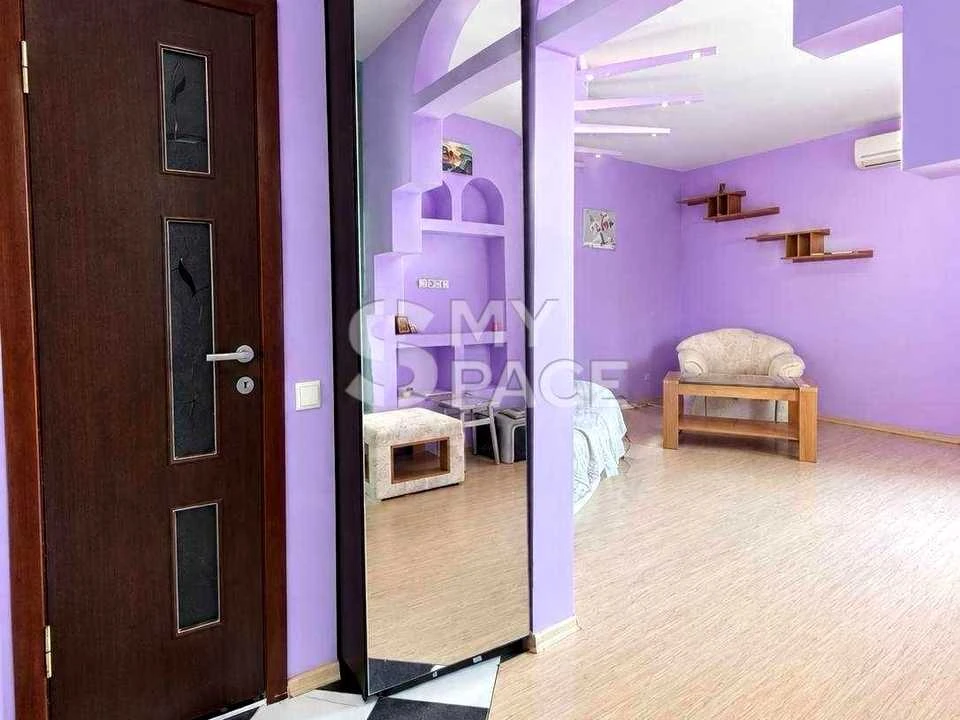 Apartment. Oleni Pchilka st, Kyiv