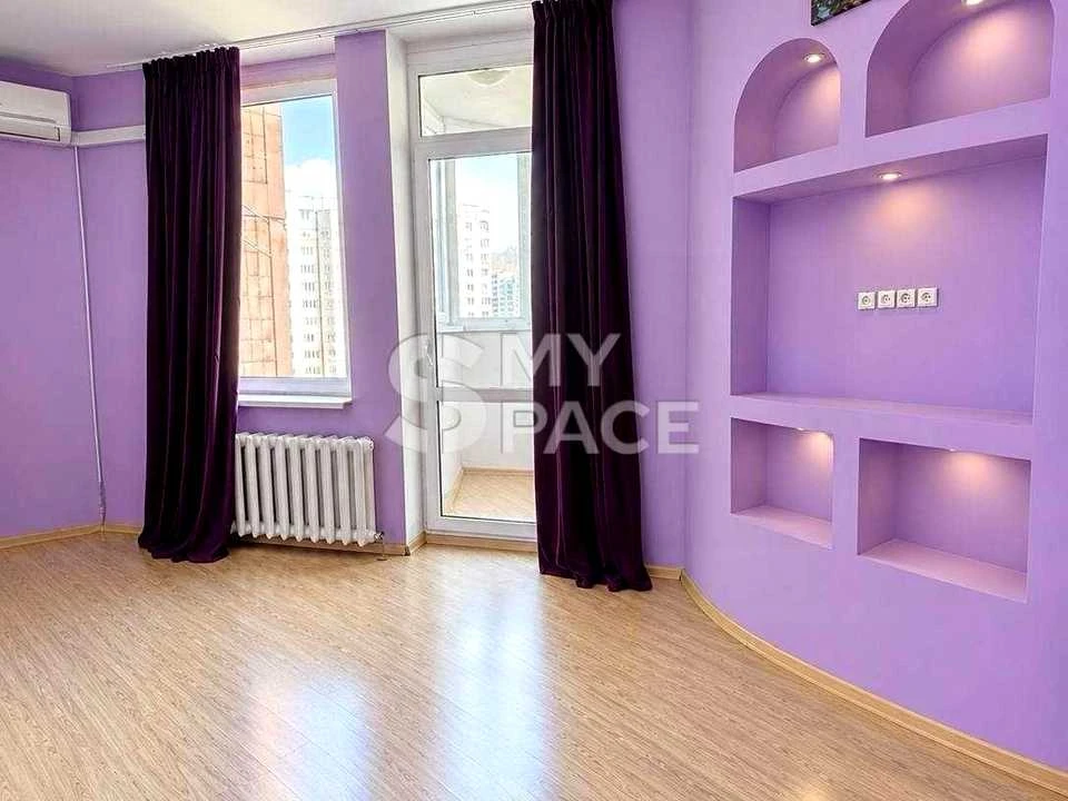 Apartment. Oleni Pchilka st, Kyiv