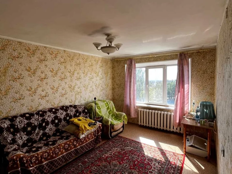 Apartment. Dnipro, residential area Topola-3, street.