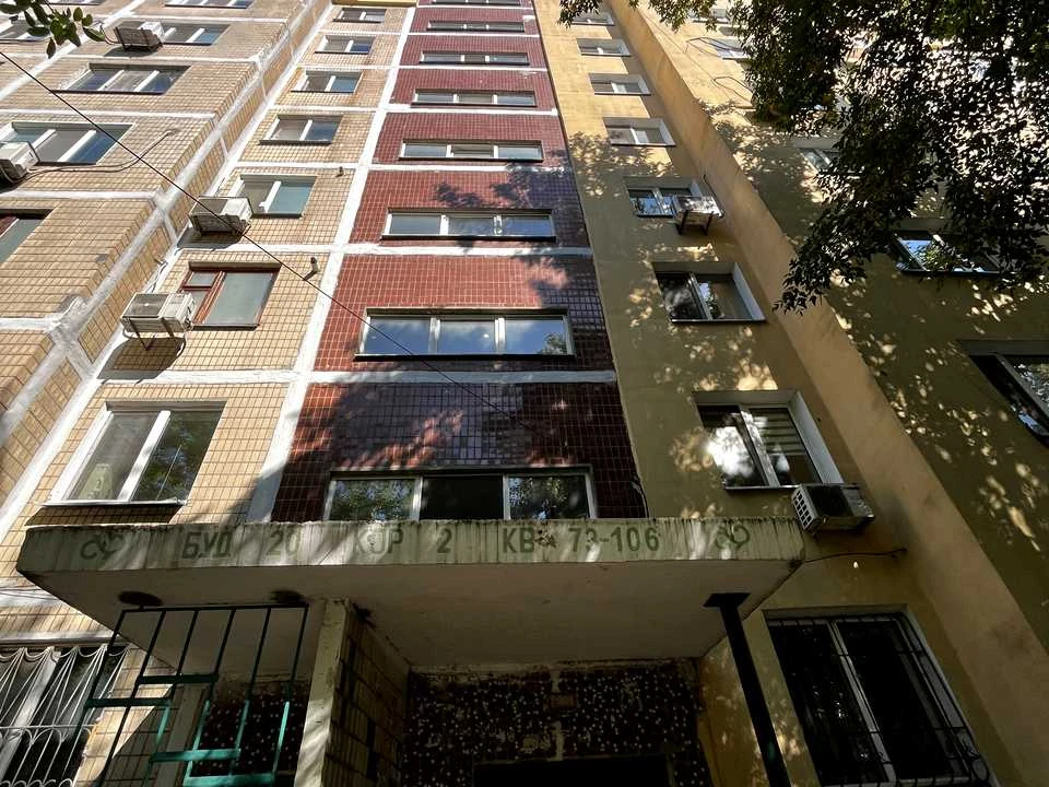 Apartment. Dnipro, residential area Topola-3, street.