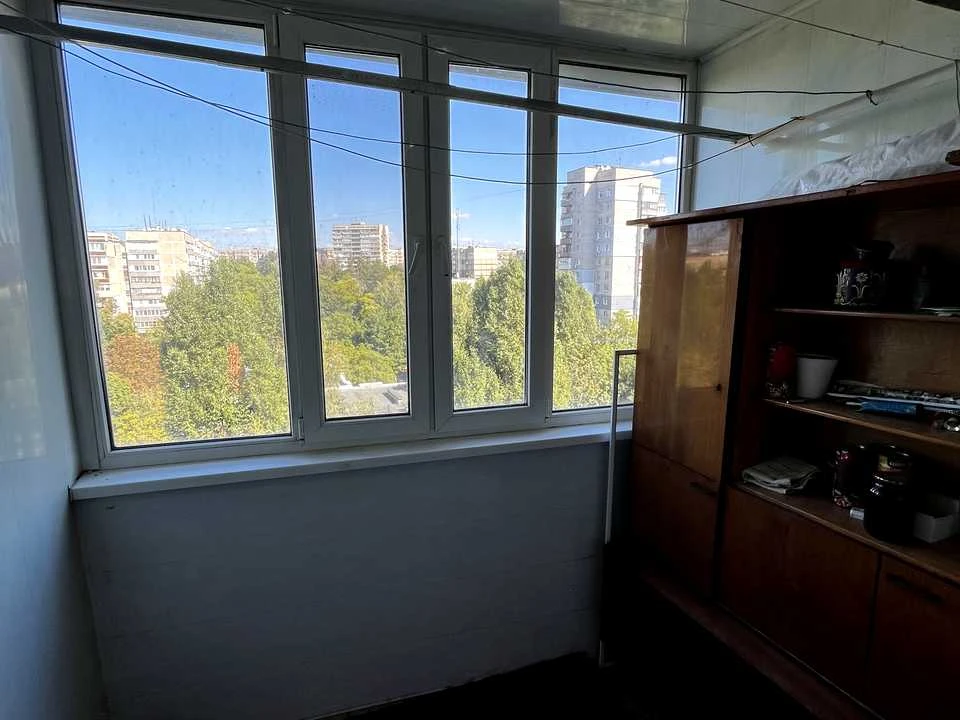 Apartment. Dnipro, residential area Topola-3, street.
