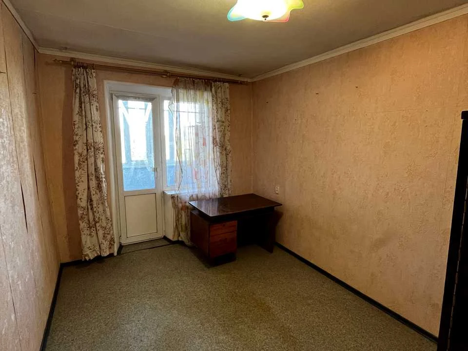 Apartment. Dnipro, residential area Topola-3, street.