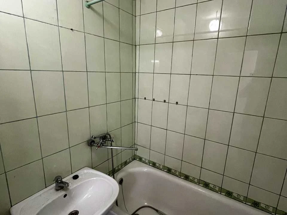 Apartment. Dnipro, residential area Topola-3, street.