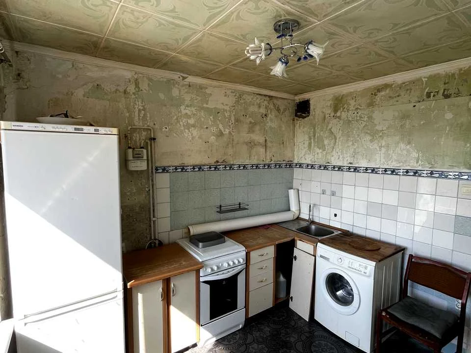 Apartment. Dnipro, residential area Topola-3, street.