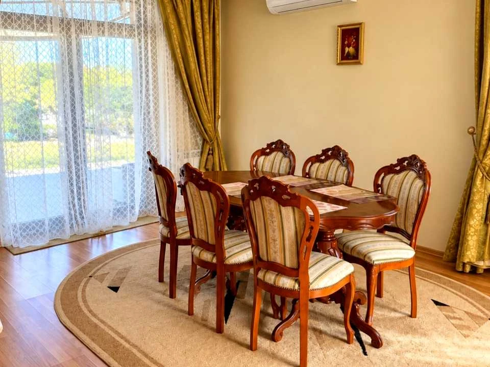 House. Uzhhorod, Kapushanska St.