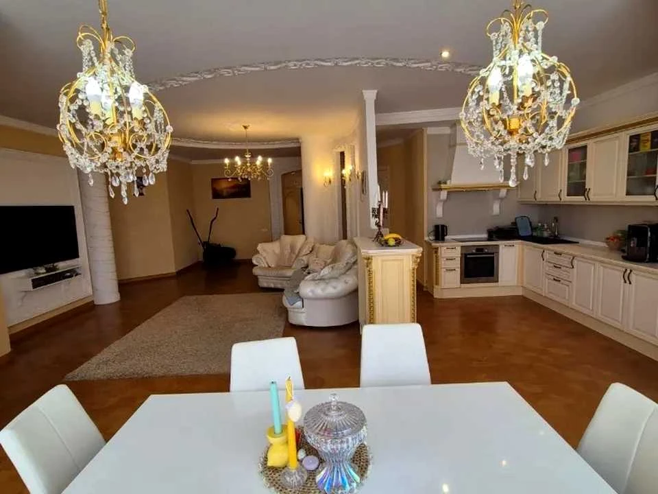 Apartment. Дніpro, Pavla Nirinberha st.