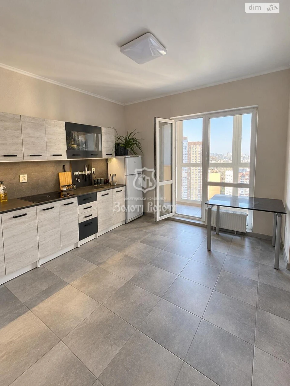 Apartment for Sale: Darnytskyi