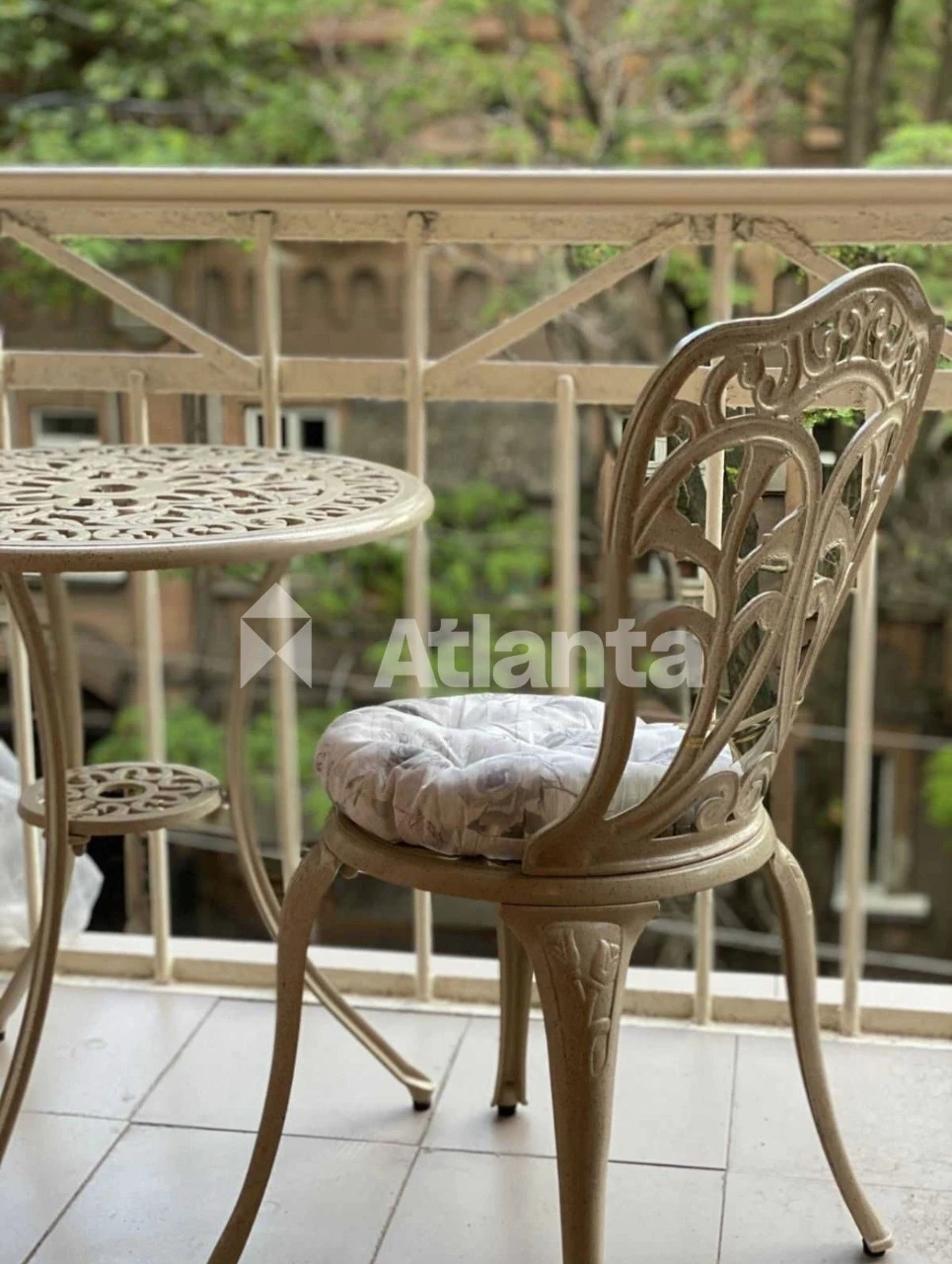 One-bedroom apartment in the city center, renovated and furnished