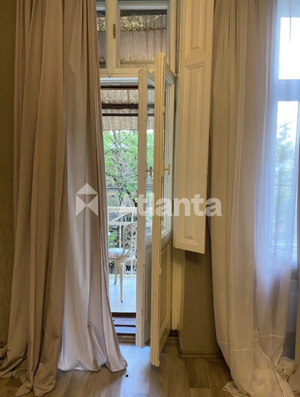 One-bedroom apartment in the city center, renovated and furnished