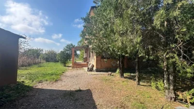 Продам двоповерховий будинок  ділянка 25 сот