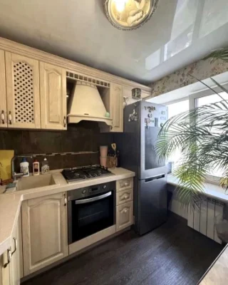 Продаж 2-кімнатна квартири
Нові Будинок, Ком'юнальний ринок "Клас", 2/5