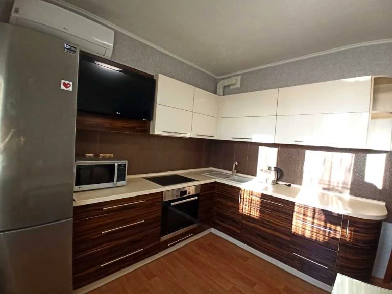 Apartment. Oleni Pchilky st, Kyiv