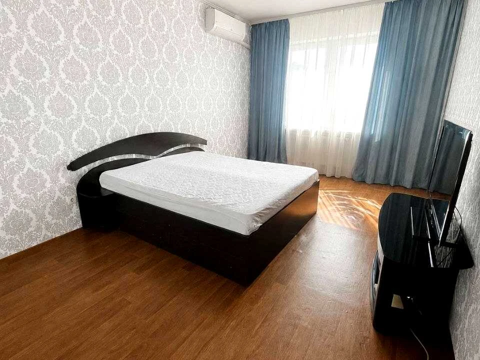 Apartment. Oleni Pchilky st, Kyiv