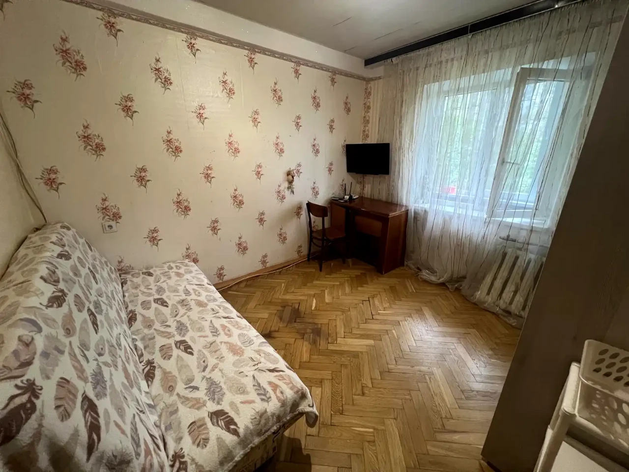 Rent 2-room apartment 49 m² on the 1st floor.