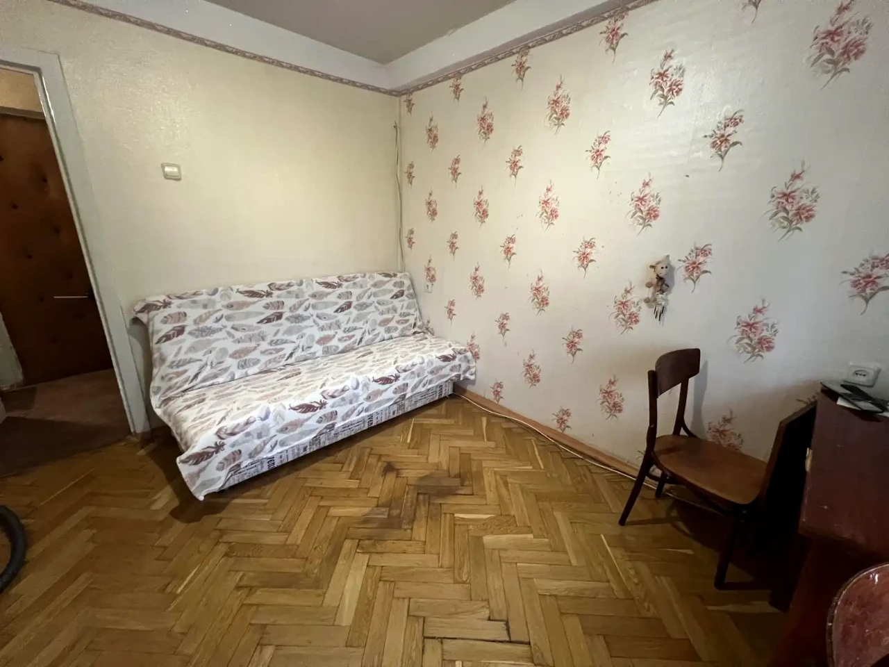 Rent 2-room apartment 49 m² on the 1st floor.