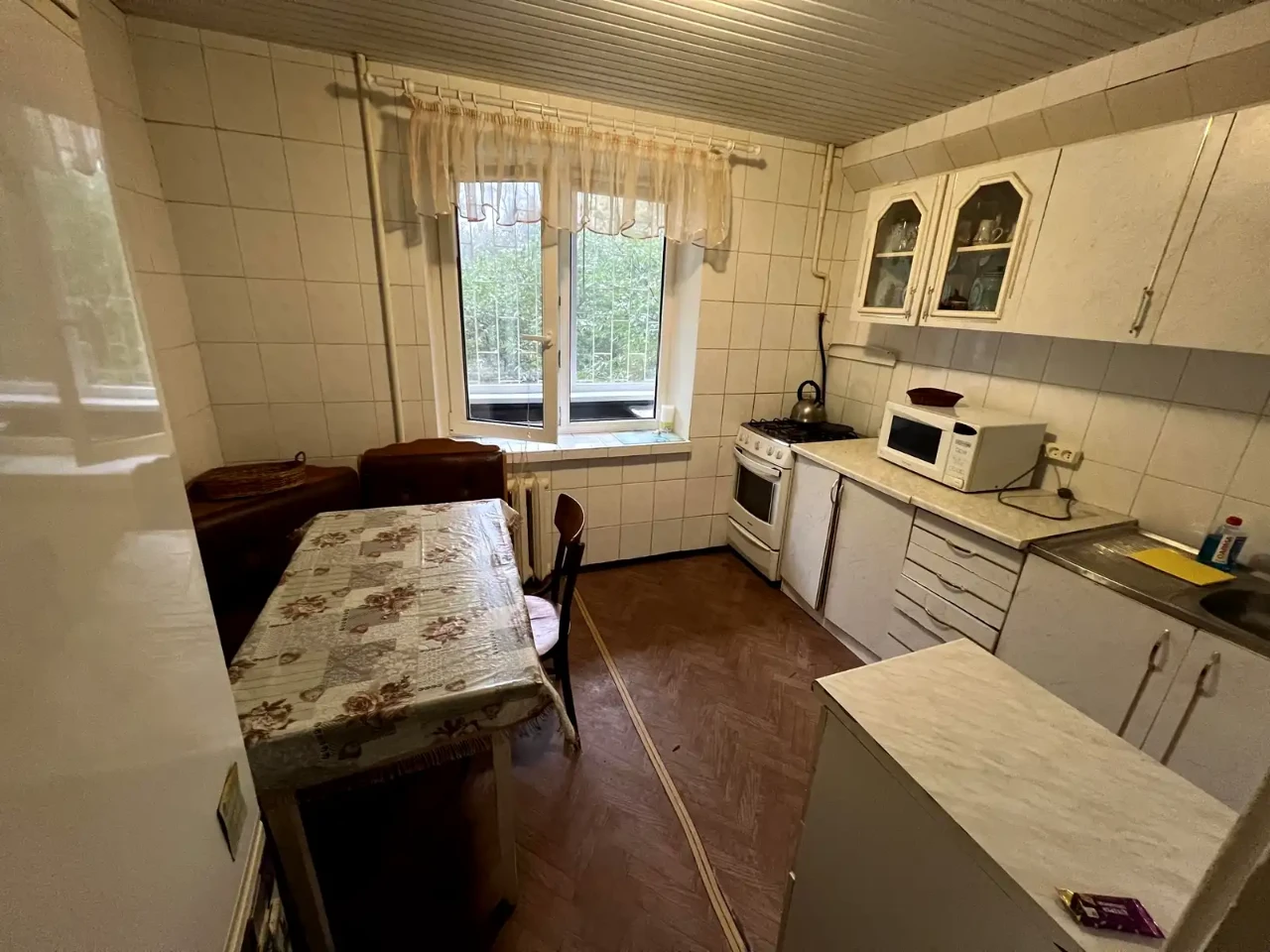 Rent 2-room apartment 49 m² on the 1st floor.