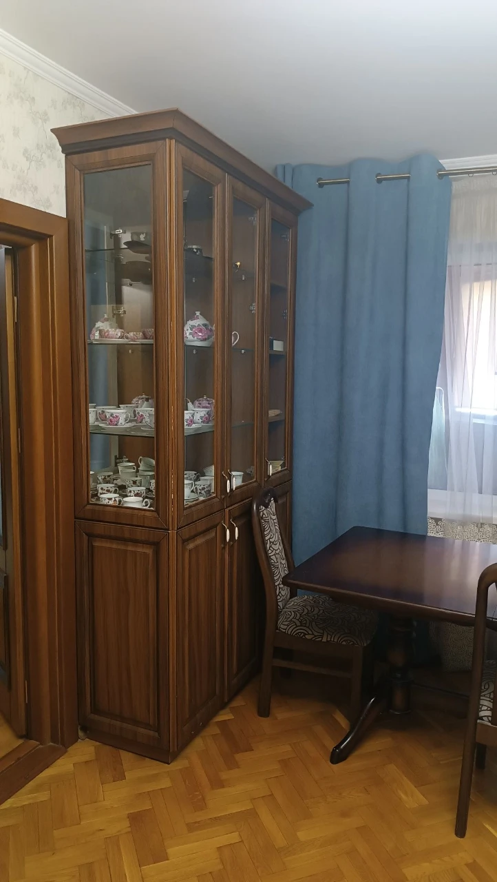 Вишняківська 7А, продаж трехкомнатной квартиры.