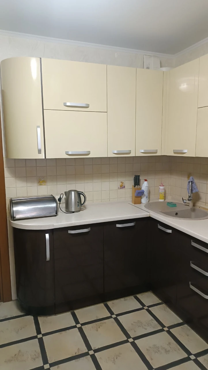 Вишняківська 7А, продаж трехкомнатной квартиры.