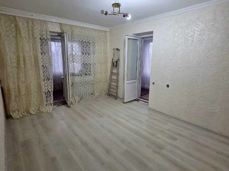 Квартира. Одеса, Середньофонтанська вул.