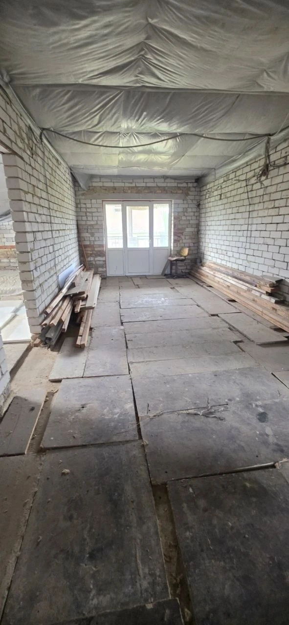 Продается большой дом для вашего ремонта.