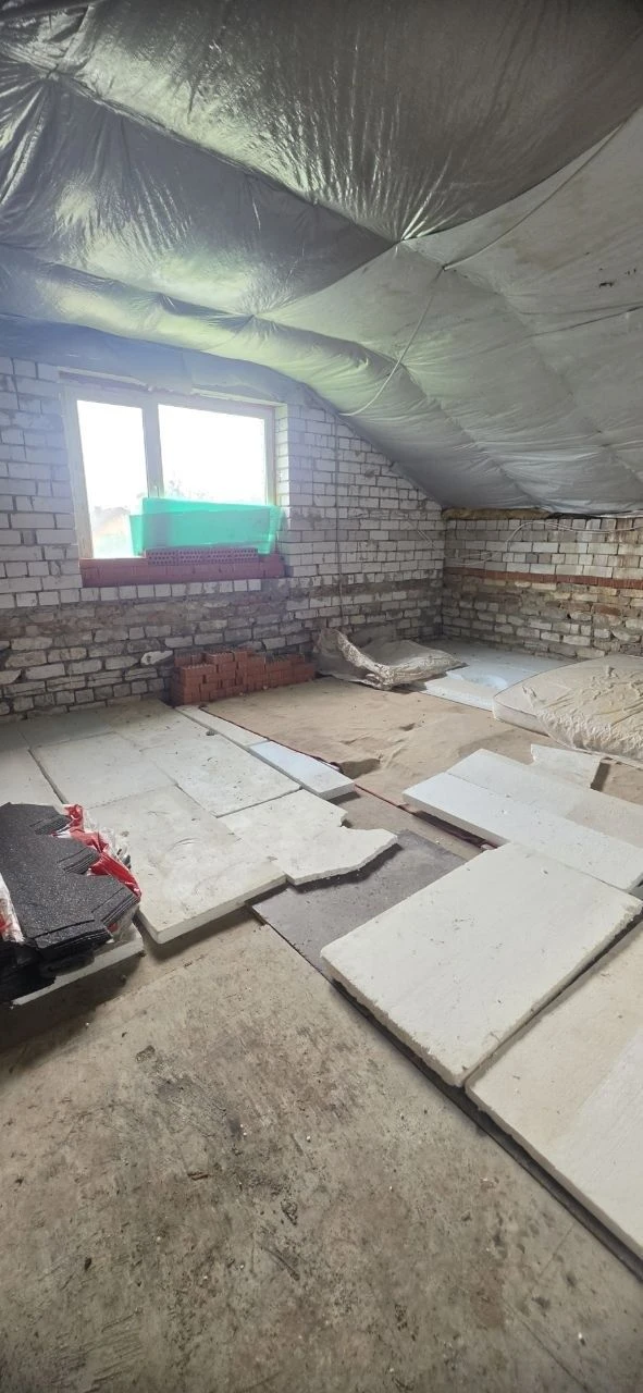 Продается большой дом для вашего ремонта.
