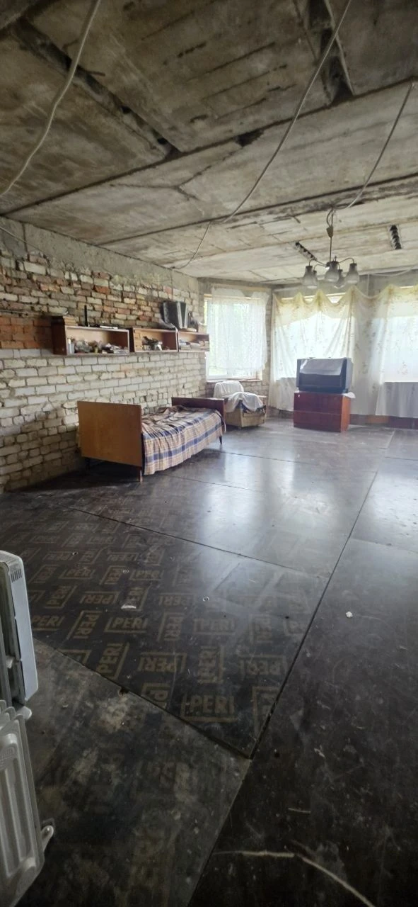 Продается большой дом для вашего ремонта.