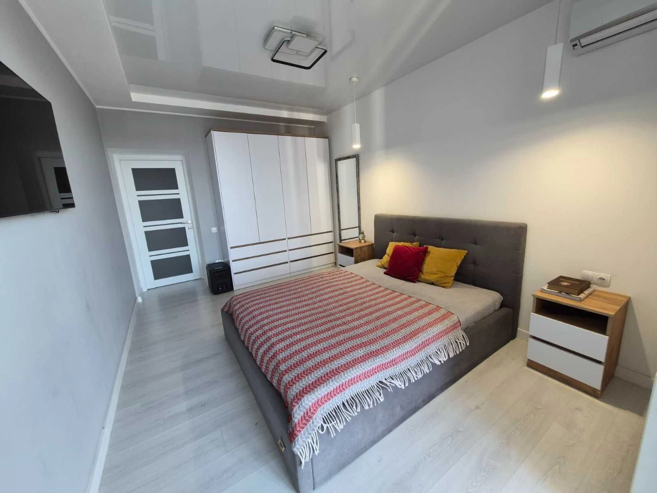 Sale of a 2-bedroom apartment in the "Lipki" residential complex