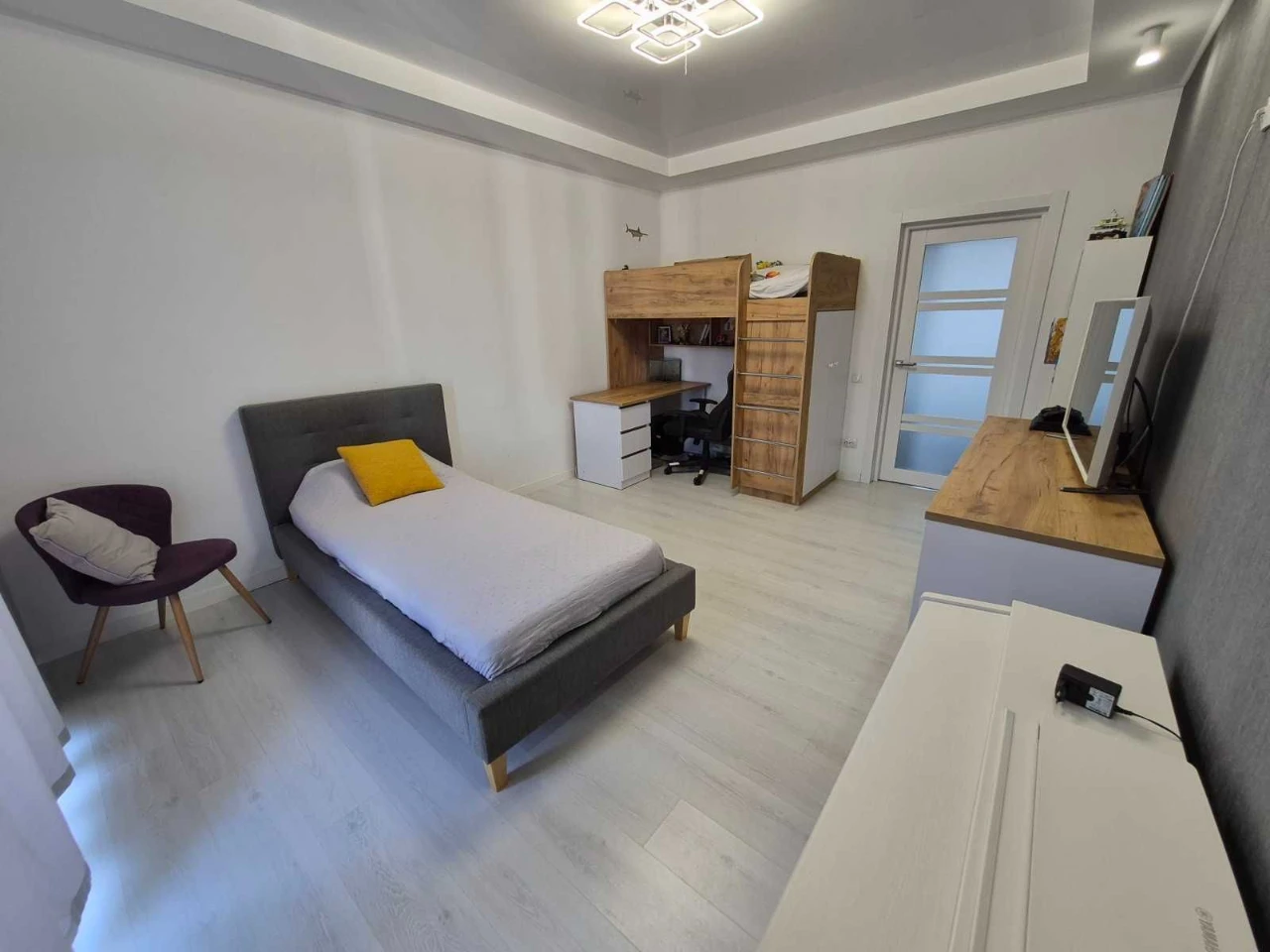Sale of a 2-bedroom apartment in the "Lipki" residential complex