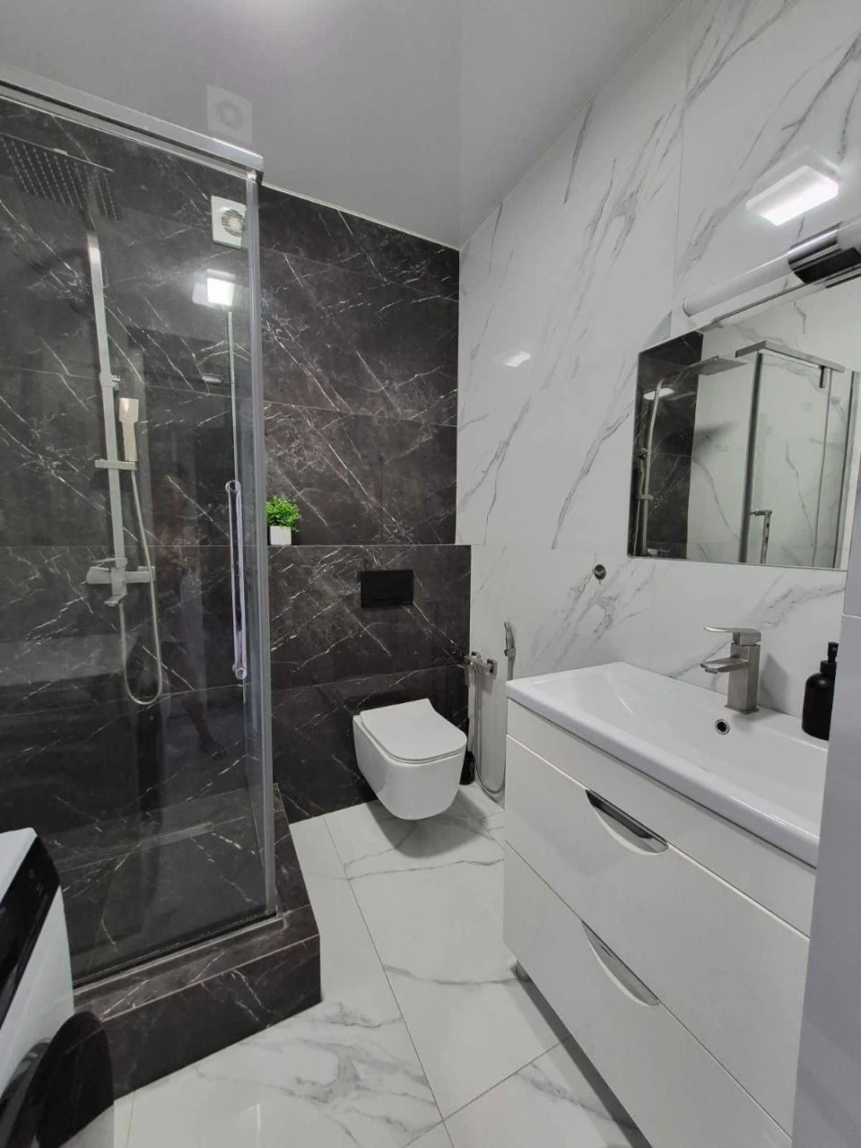 Sale of a 2-bedroom apartment in the "Lipki" residential complex