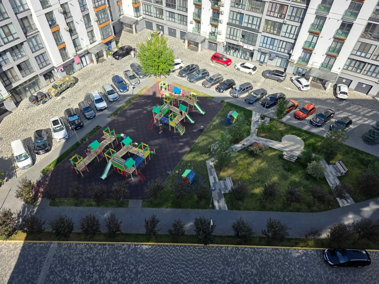 Sale of a 2-bedroom apartment in the "Lipki" residential complex