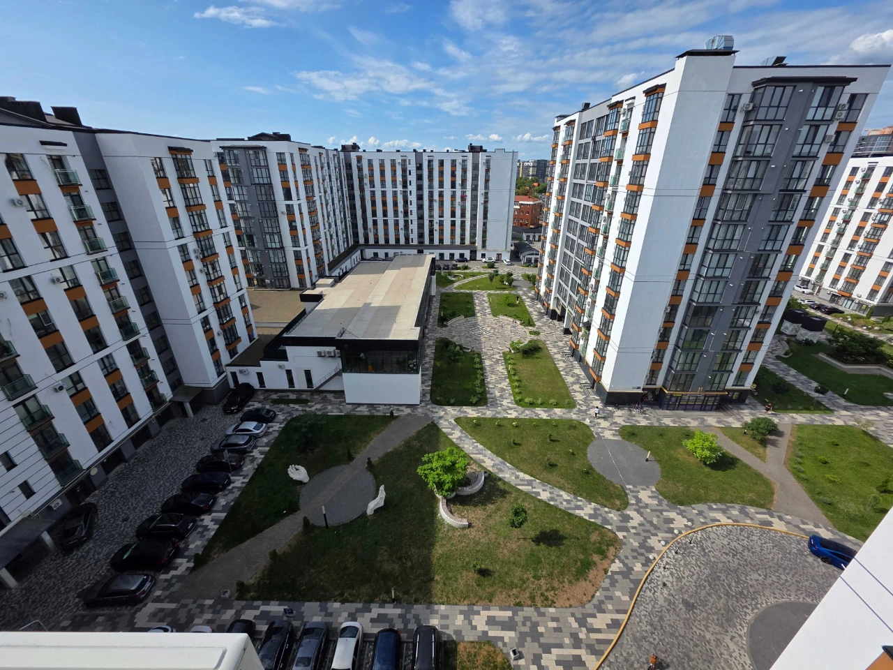 Sale of a 2-bedroom apartment in the "Lipki" residential complex