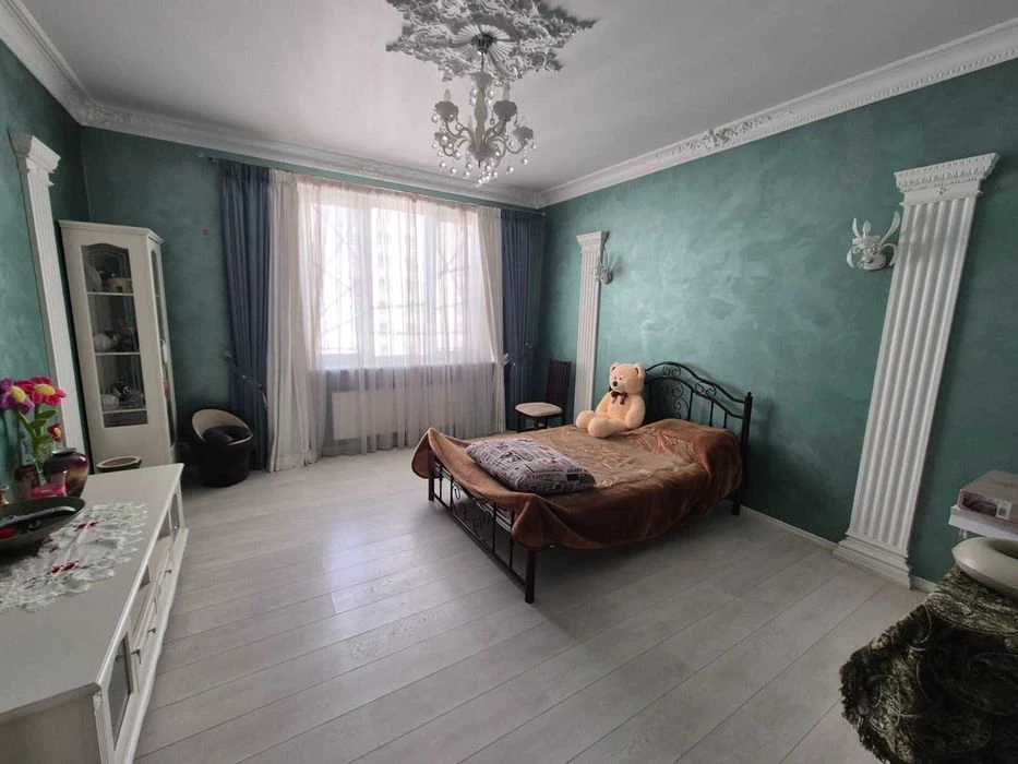 Spacious 3-room apartment on Armeyskaya.