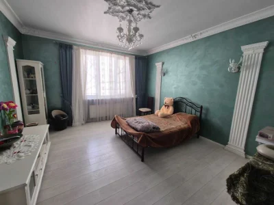 Spacious 3-room apartment on Armeyskaya.
