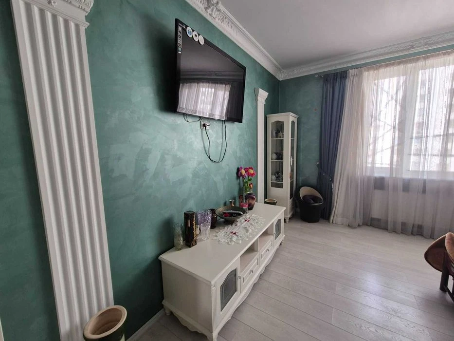 Spacious 3-room apartment on Armeyskaya.