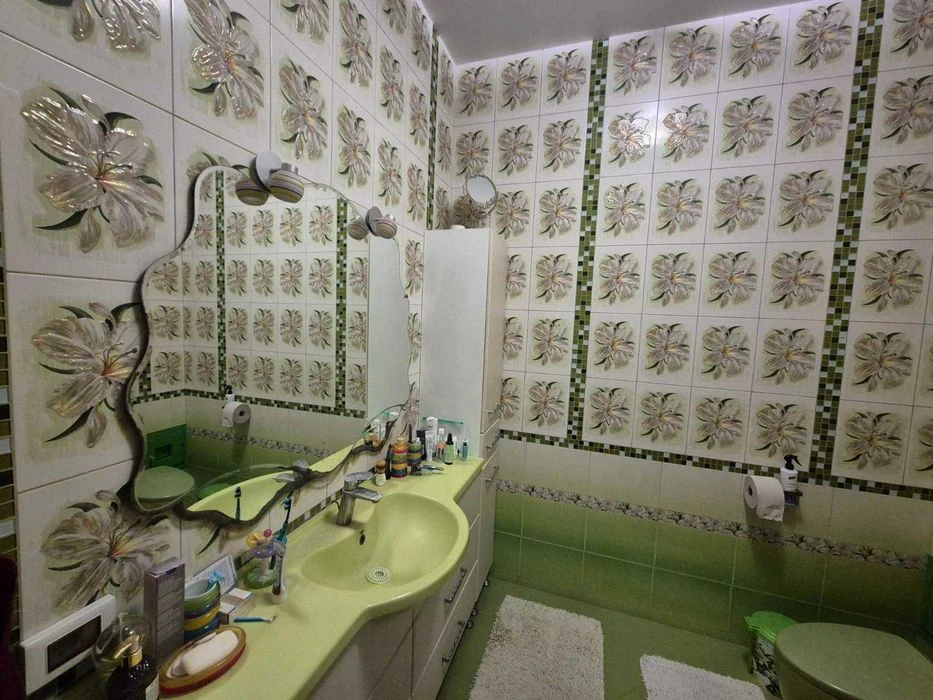 Spacious 3-room apartment on Armeyskaya.