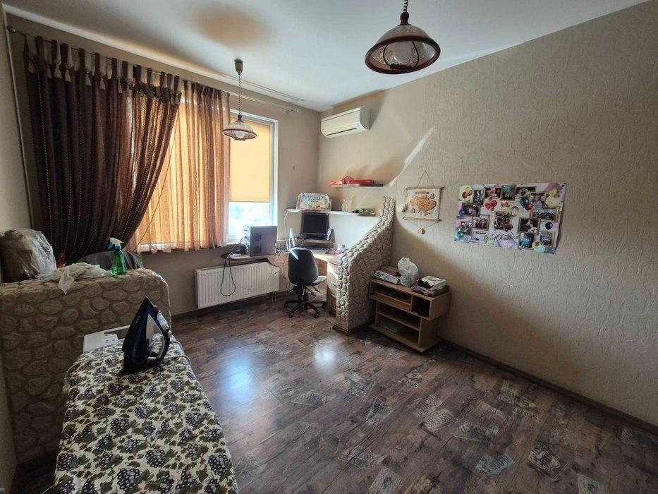 Spacious 3-room apartment on Armeyskaya.