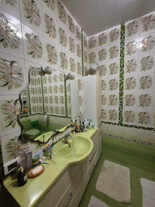 Spacious 3-room apartment on Armeyskaya.