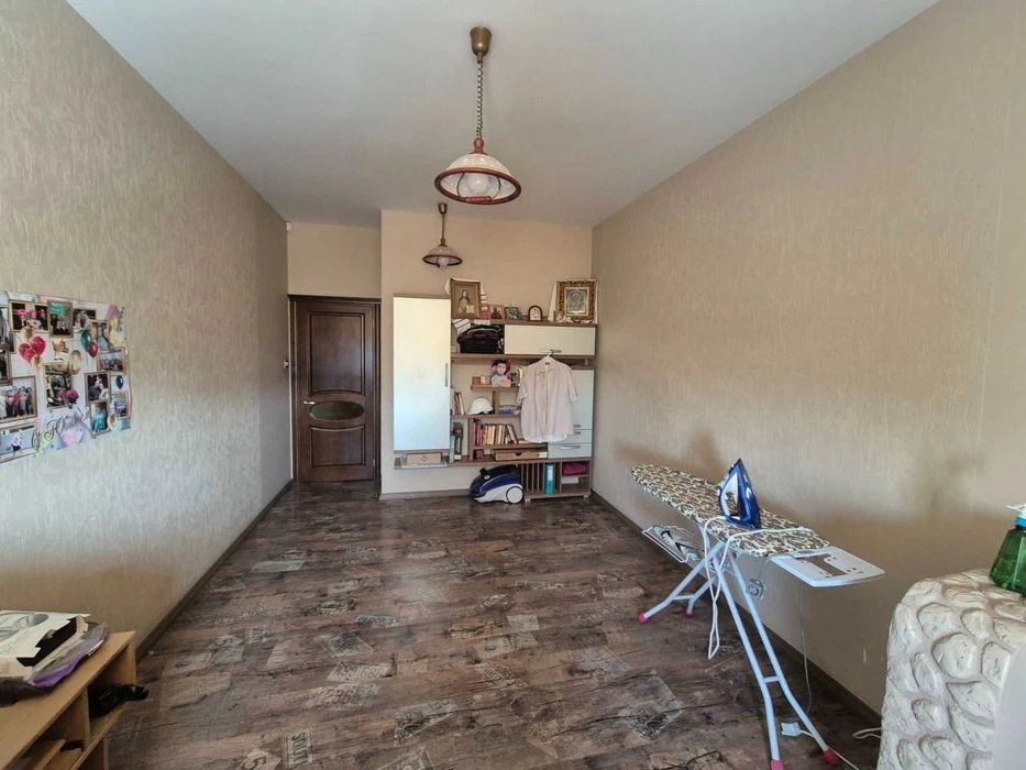 Spacious 3-room apartment on Armeyskaya.