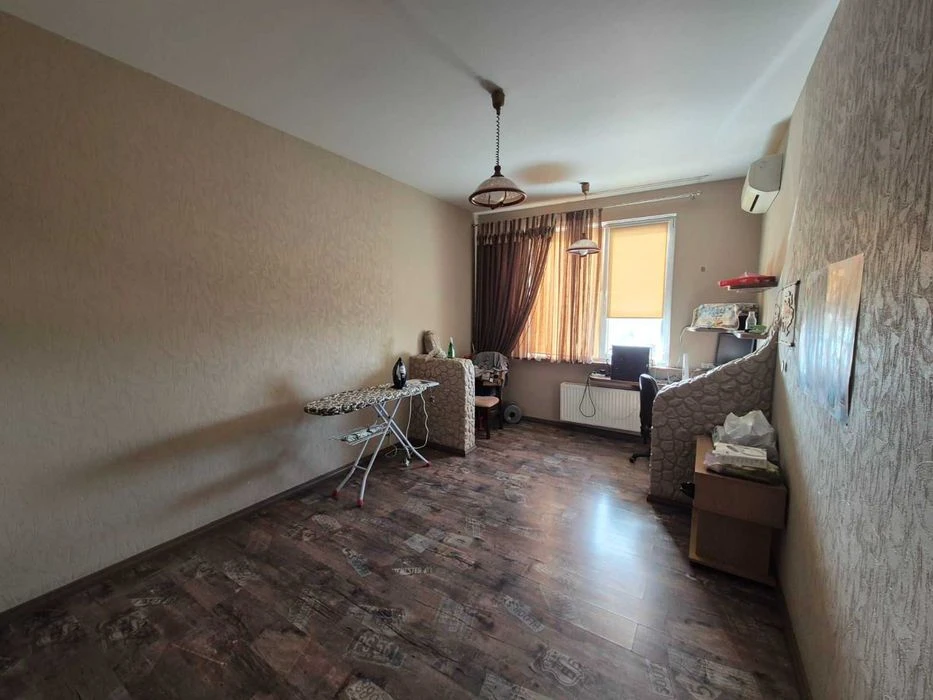 Spacious 3-room apartment on Armeyskaya.