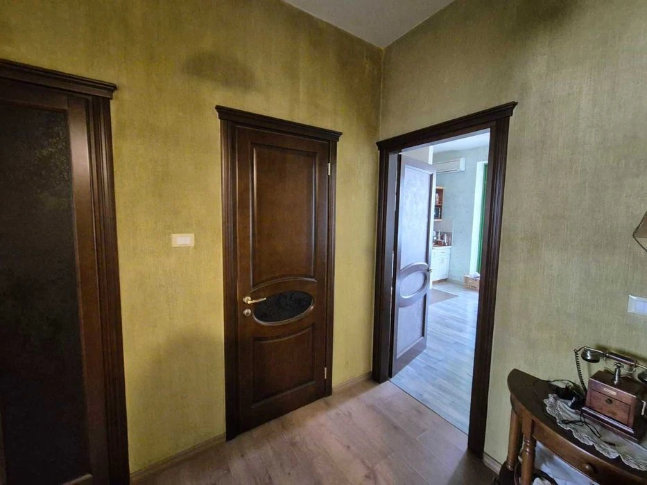 Spacious 3-room apartment on Armeyskaya.