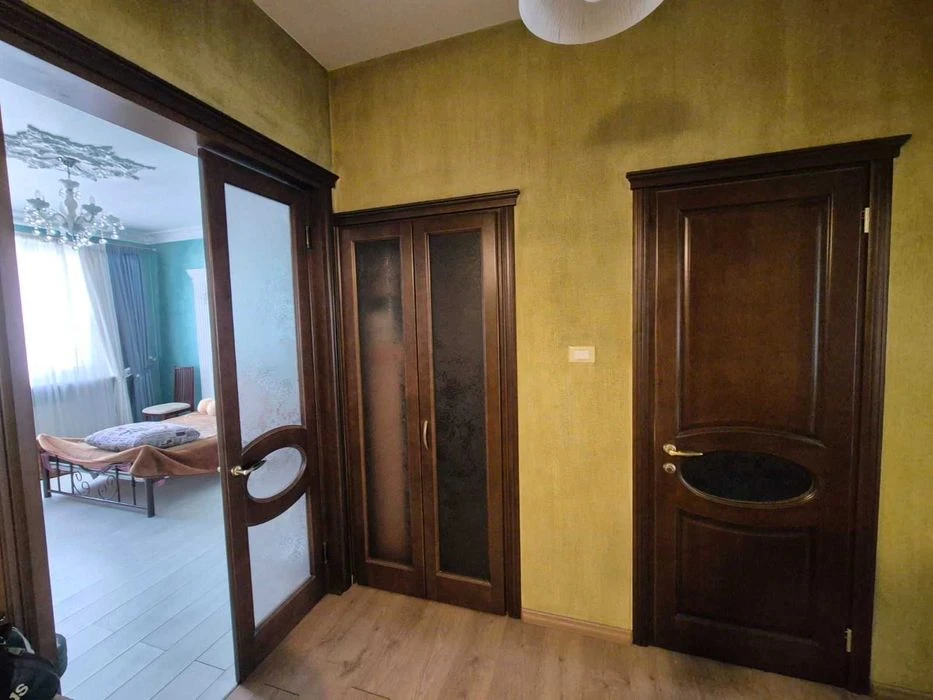 Spacious 3-room apartment on Armeyskaya.