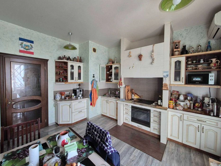 Spacious 3-room apartment on Armeyskaya.